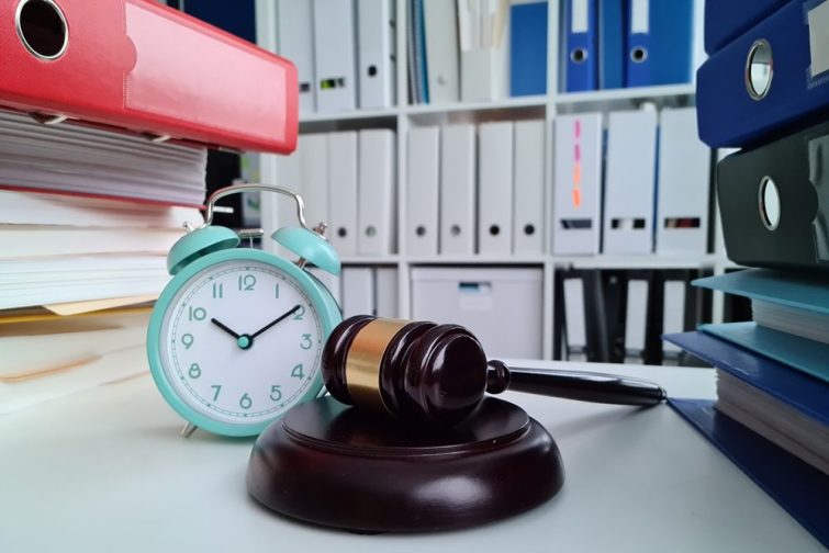 An attorney helps injured cyclists file personal injury claims after a bicycle accident.